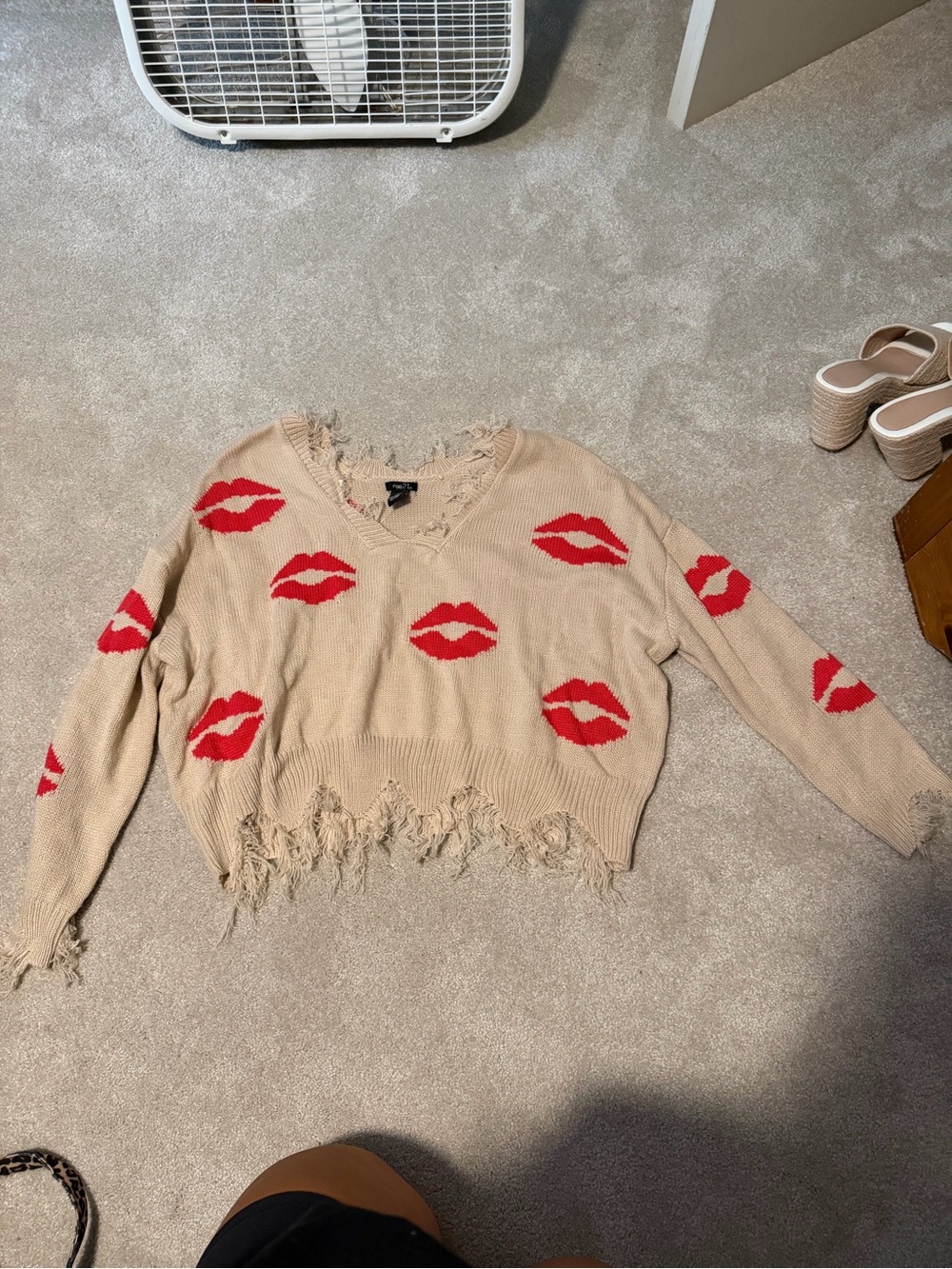 Kiss-Print Distressed V-Neck Sweater - Beige with Red Lips